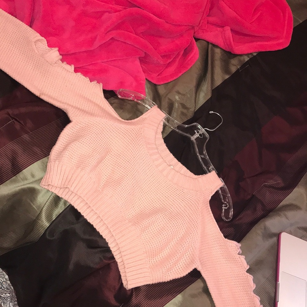 Cropped blush pink sweater cold shoulder
